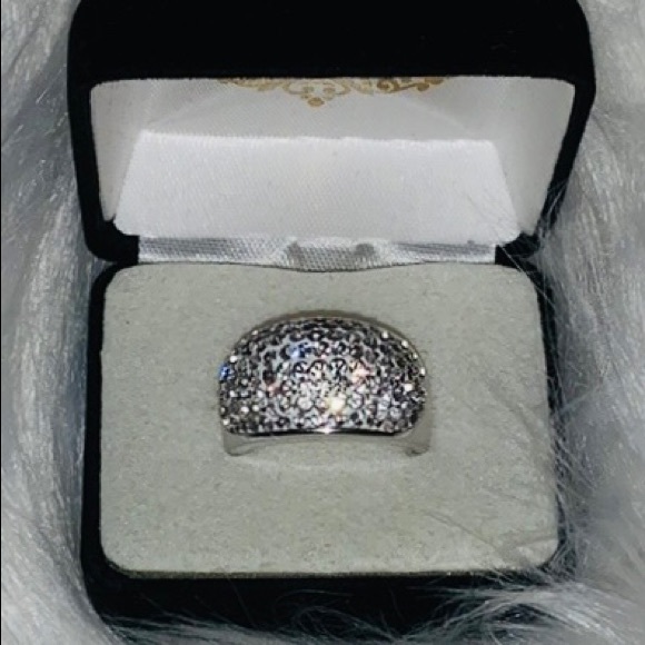 Crystal and Silvertone Ring - Picture 3 of 3